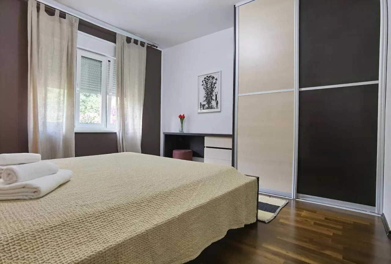 פולה Pine And Lime Apartments קרואטיה