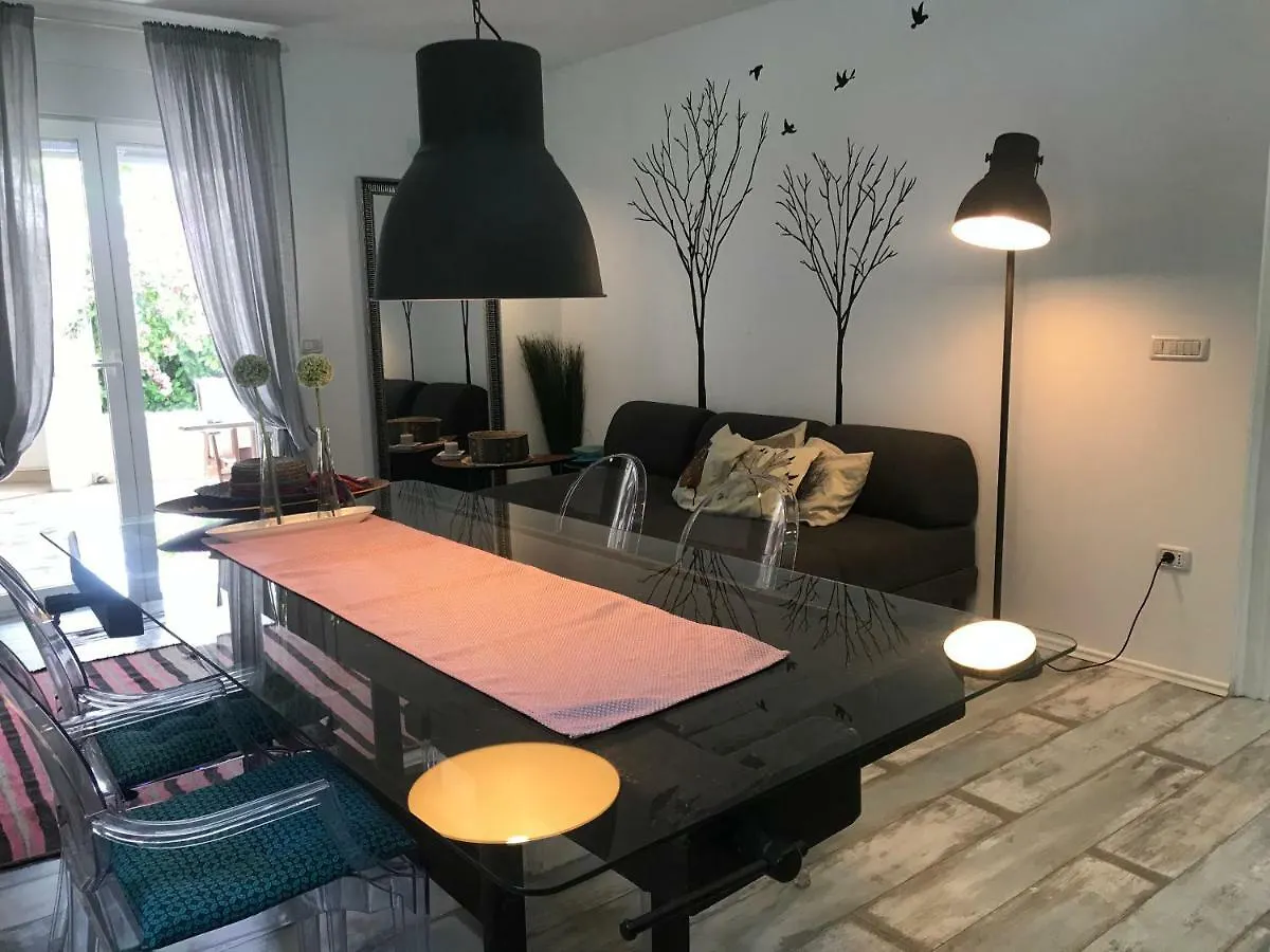פולה Pine And Lime Apartments