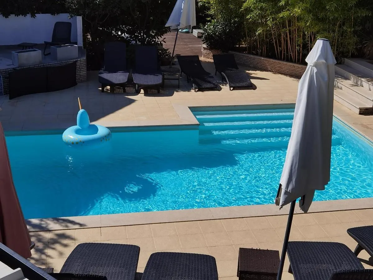 Pine And Lime Apartments Pula