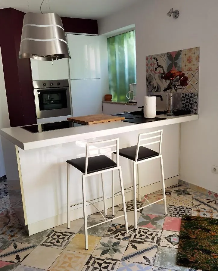 Pine And Lime Apartments Pula