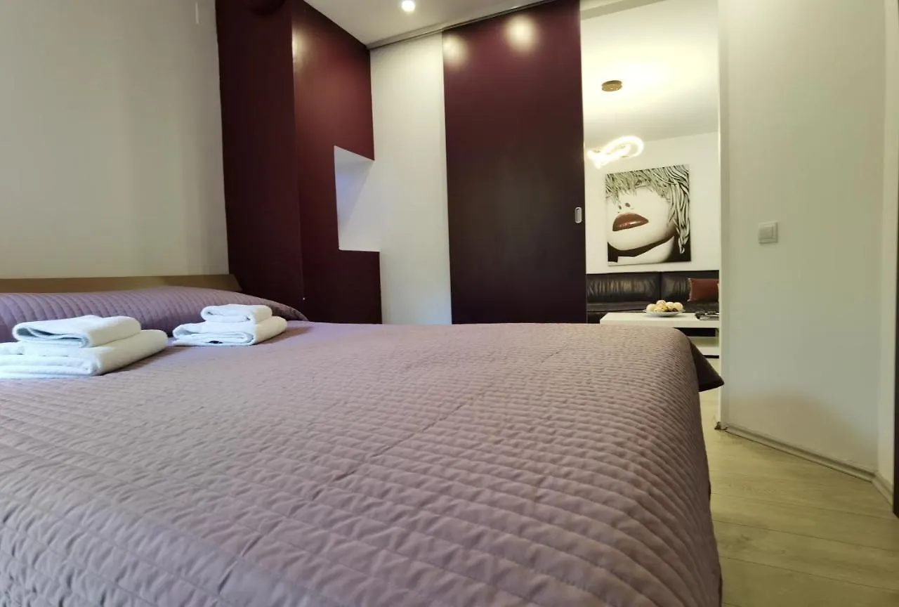 Pine And Lime Apartments Pula